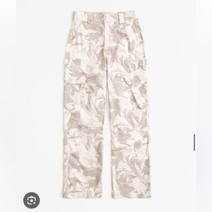 Abercrombie & Fitch Relaxed Cargo Pants Cream Camo